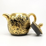 Gold oil drops to build a teapot